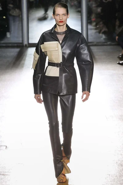 Look 13